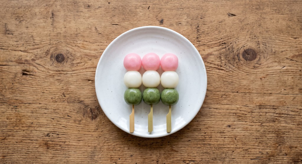 Hanami Dango (Three-Color Dango) plated dish